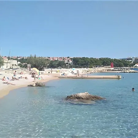 아파트 Koralj 2 With A Heated Pool 크르크