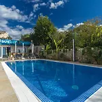 Apartament Koralj 2 With A Heated Pool