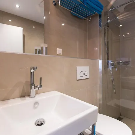 Apartmán Koralj 2 With A Heated Pool