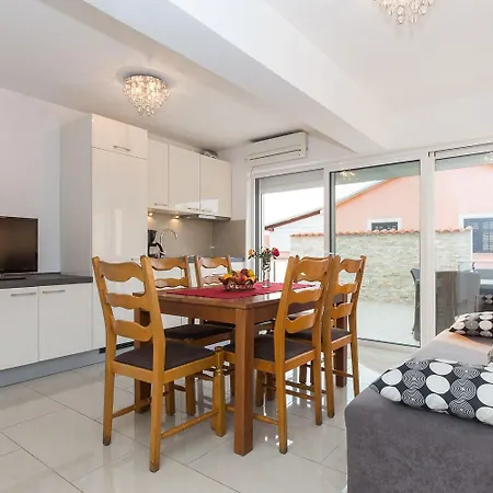 Apartmán Koralj 2 With A Heated Pool Krk Town