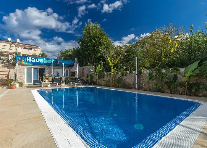 Lejlighed Koralj 2 With A Heated Pool