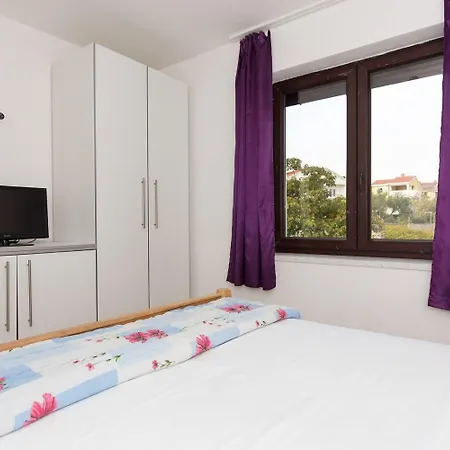 Koralj 2 With A Heated Pool Апартаменты